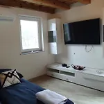 Vadgalamb Apartmanhaz *