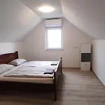 Vadgalamb Apartmanhaz Lipót