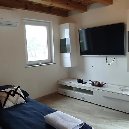 Vadgalamb Apartmanhaz *
