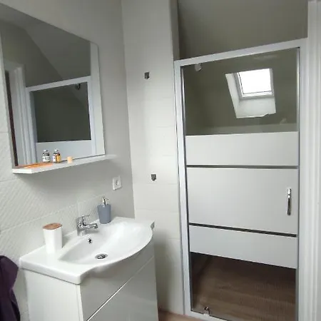 Vadgalamb Apartmanhaz Lipót